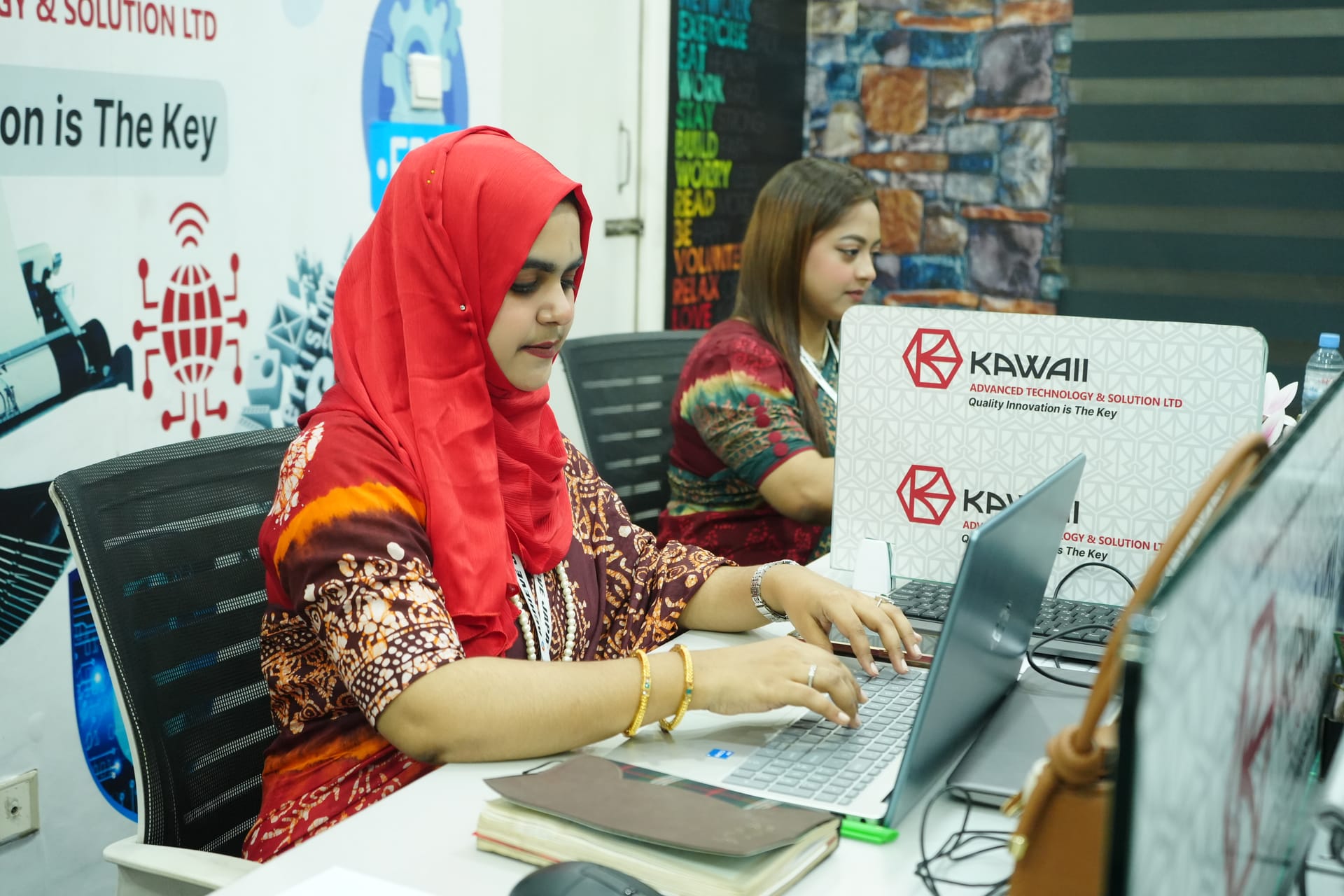 Students learning Japanese at Achieve Japan
